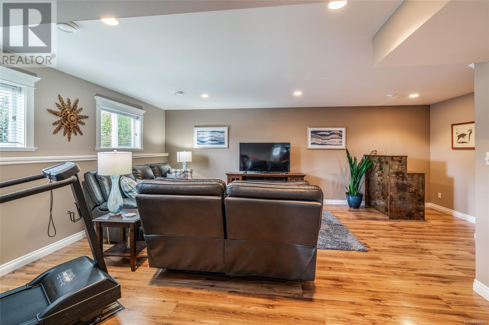1623 Stone Lake Dr, Nanoose Bay