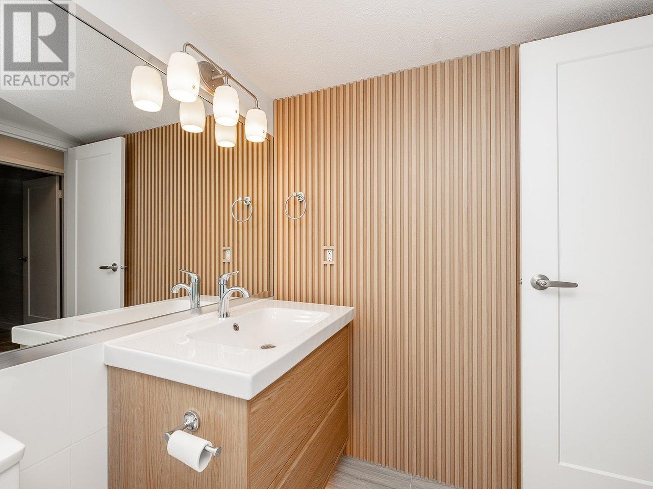 #222-7340 MOFFATT Road, Richmond