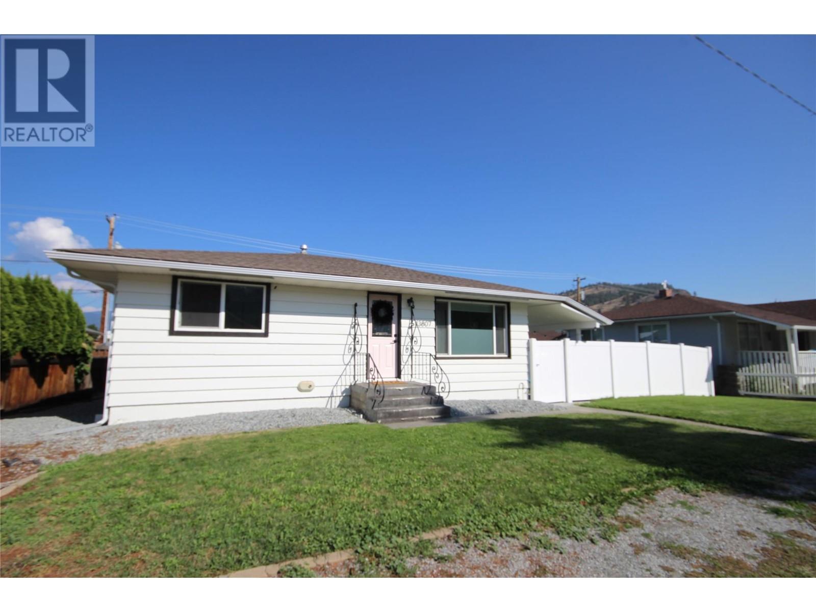 13807 Spencer Avenue, Summerland