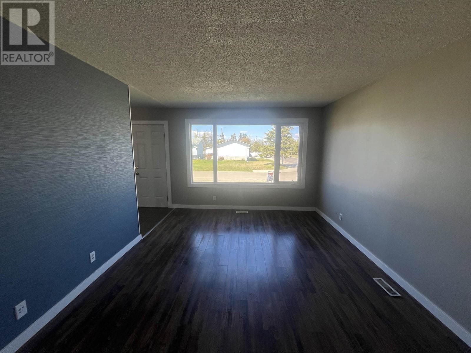 Photo 5 of 8203 96 Avenue, Fort St John BC