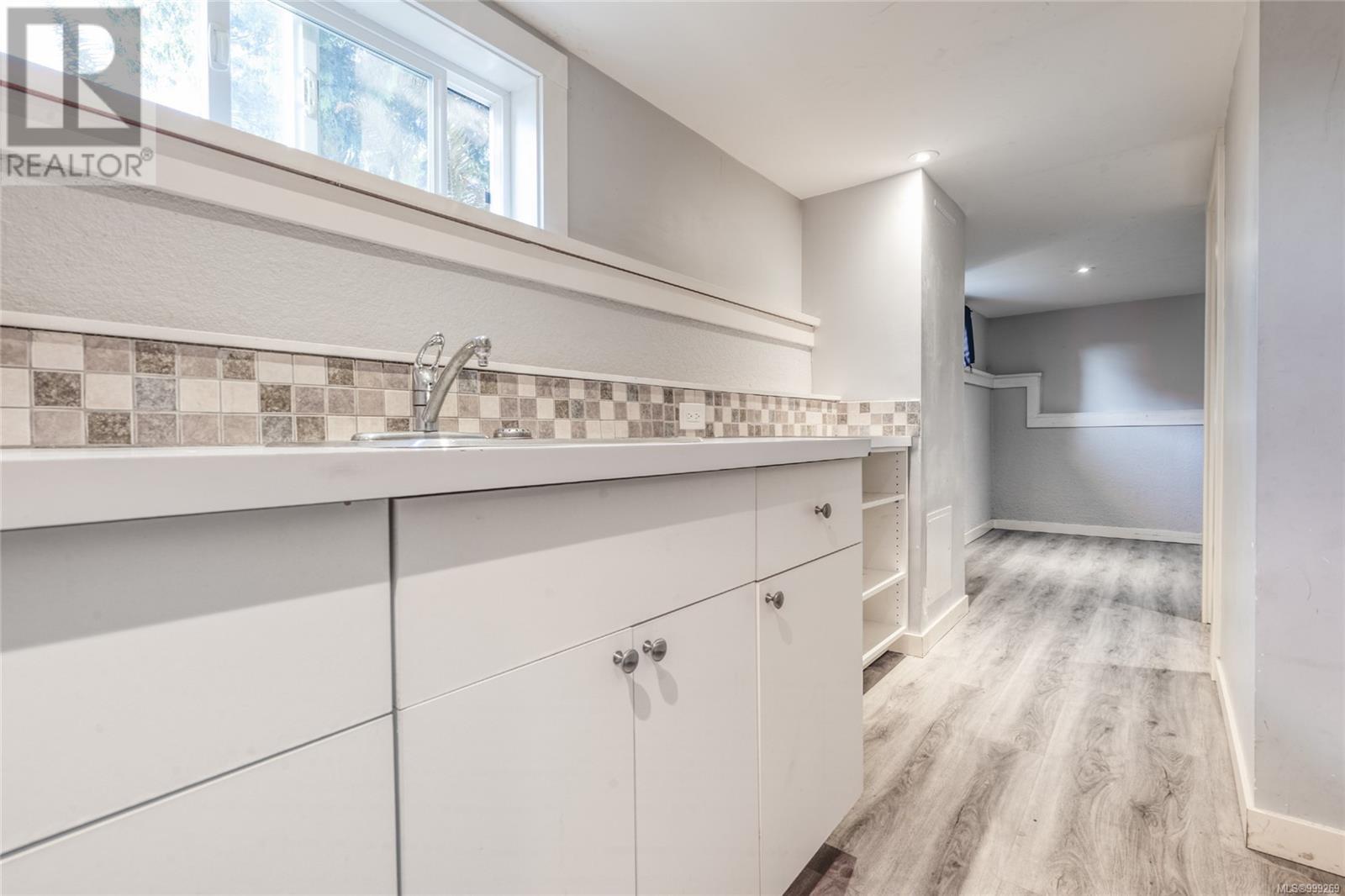  1679 Cedar Avenue, Saanich