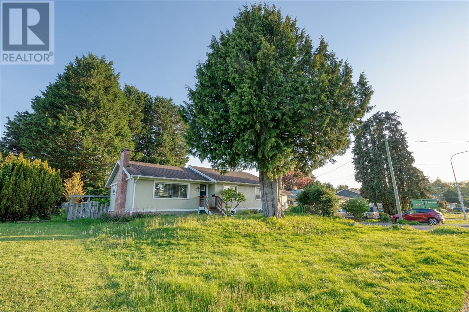  1679 Cedar Avenue, Saanich