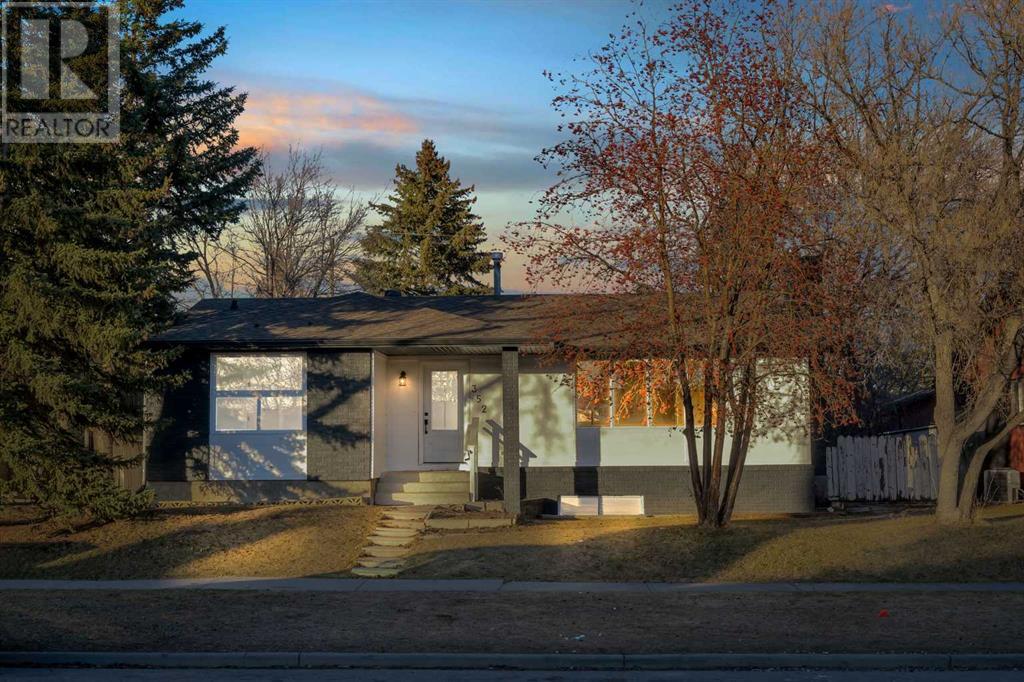 Single Family House Bungalow for Sale in  Queen Charlotte Drive SE Queensland Calgary 