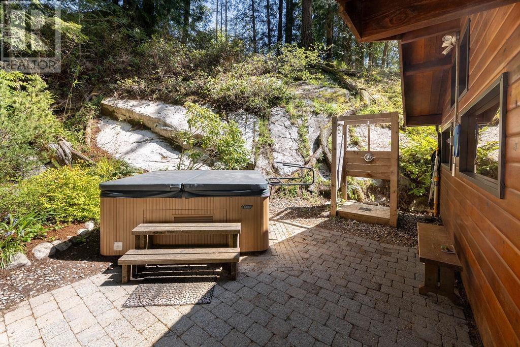 7622 SECHELT INLET ROAD, Sechelt