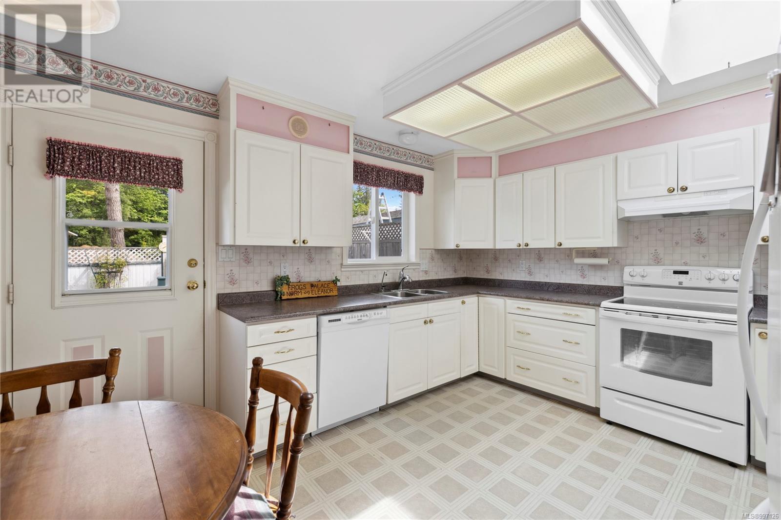 651 Alderwood Dr, Ladysmith