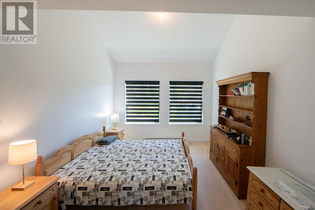 Photo 10 of 215 Cotswold Road, Nakusp BC