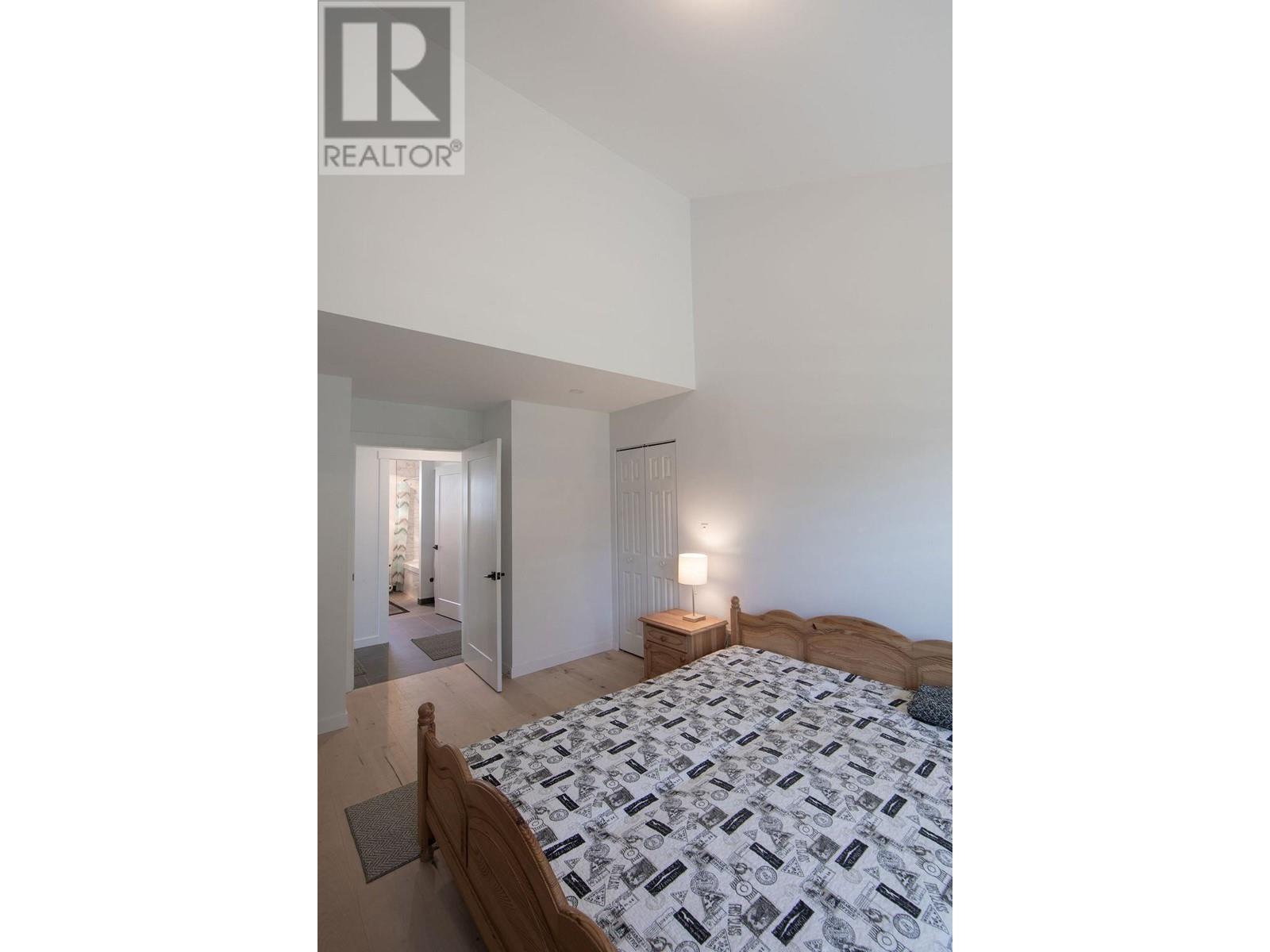 215 Cotswold Road - 11