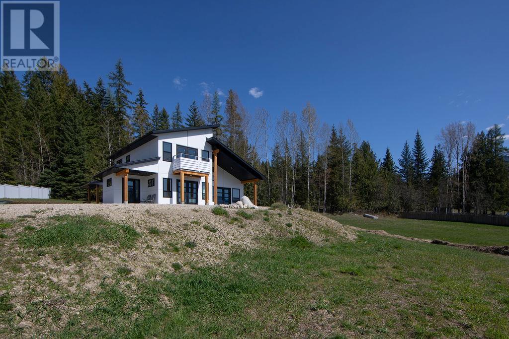 Photo 16 of 215 Cotswold Road, Nakusp BC