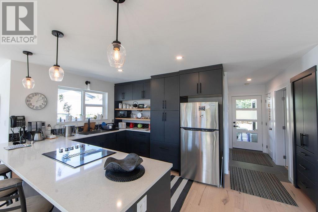 Photo 3 of 215 Cotswold Road, Nakusp BC
