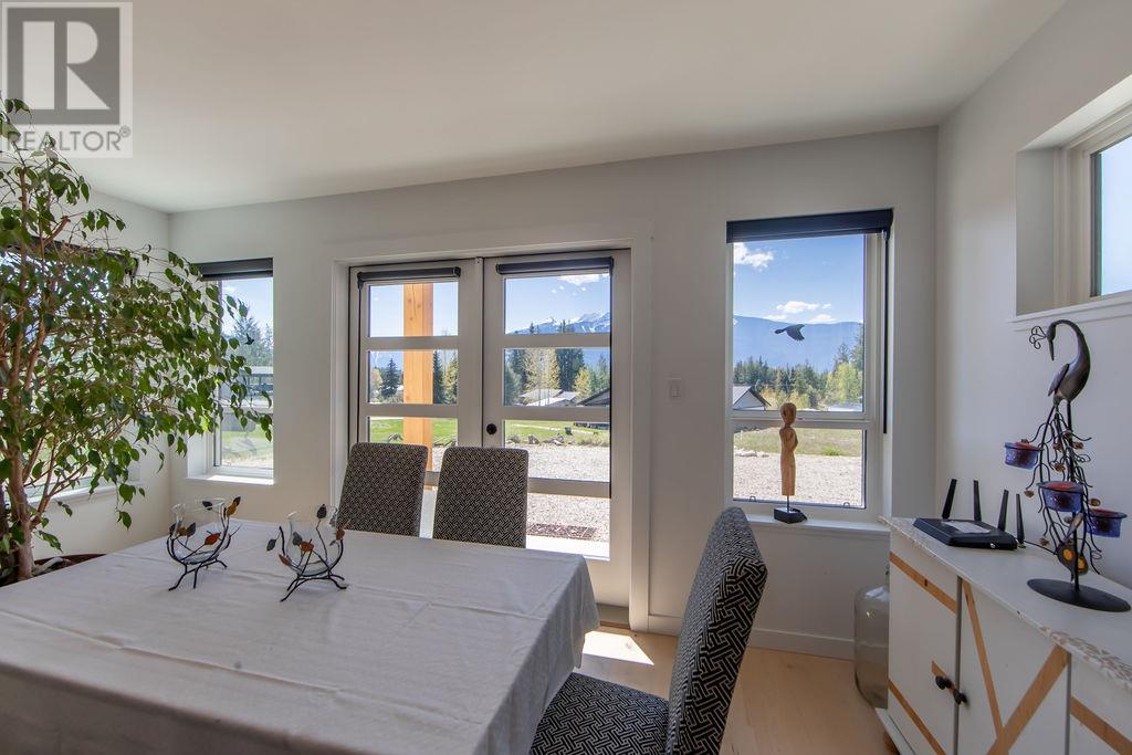 Photo 4 of 215 Cotswold Road, Nakusp BC