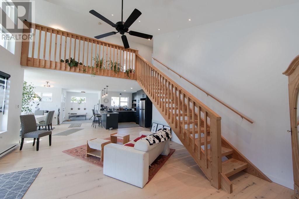 Photo 5 of 215 Cotswold Road, Nakusp BC
