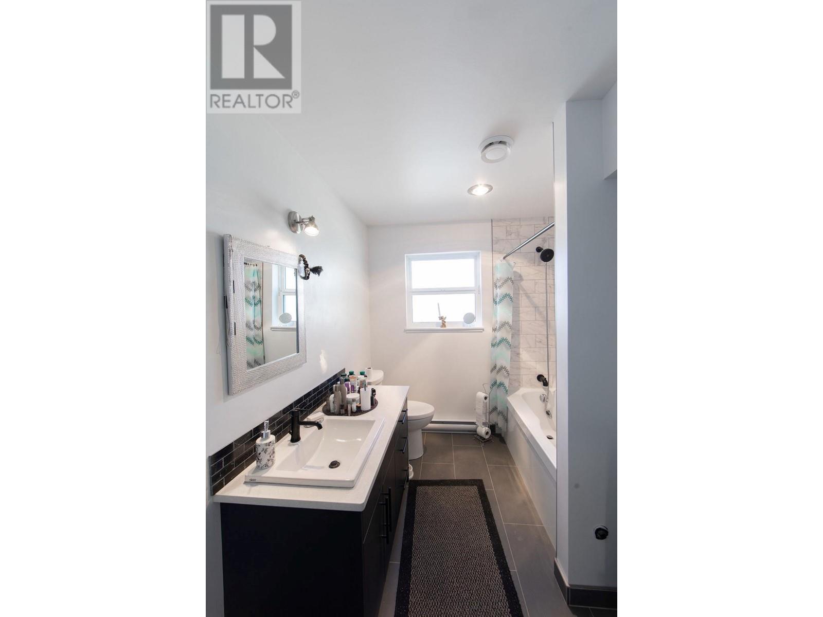 215 Cotswold Road - 9