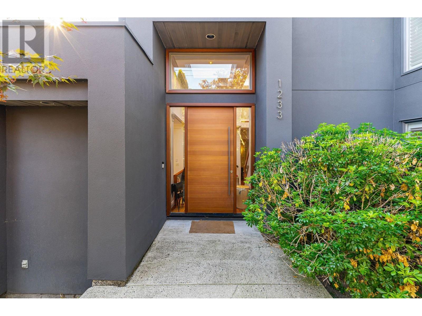 1233 11 STREET, Vancouver