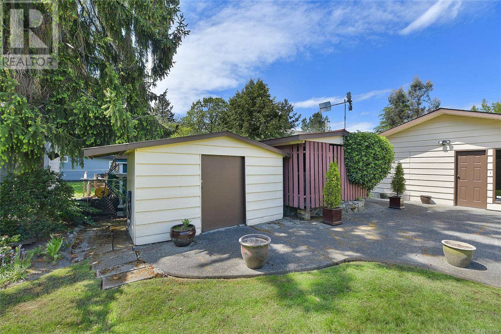  1123 Jolivet Crescent, Saanich