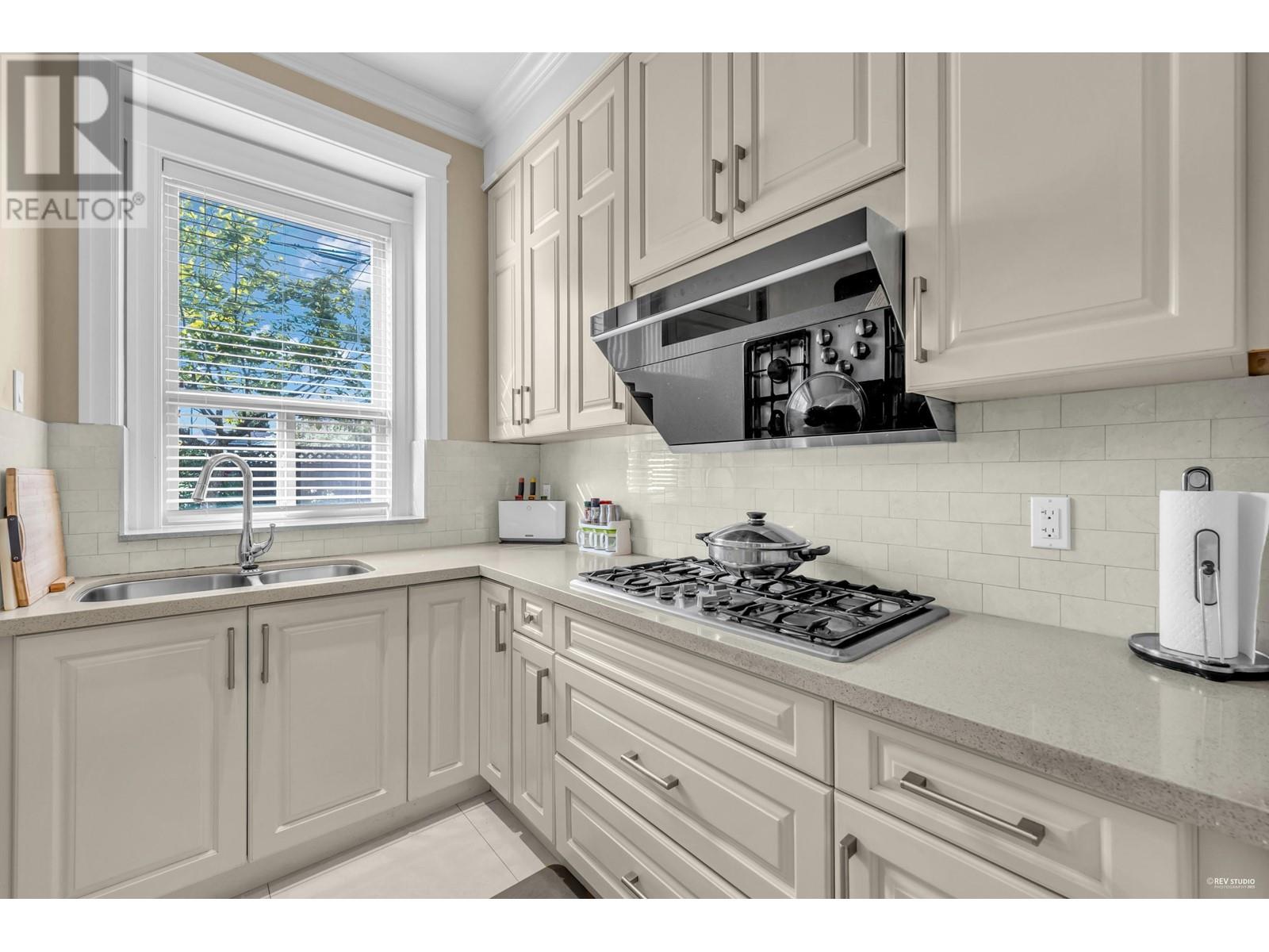8371 FAIRHURST Road, Richmond