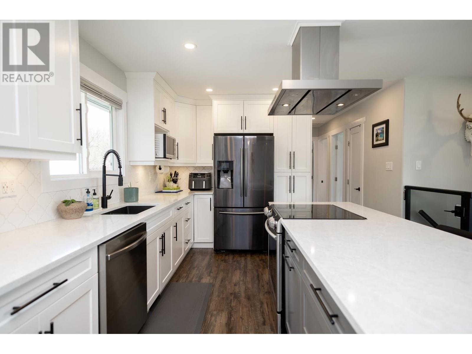 7853 QUEENS CRESCENT, Prince George
