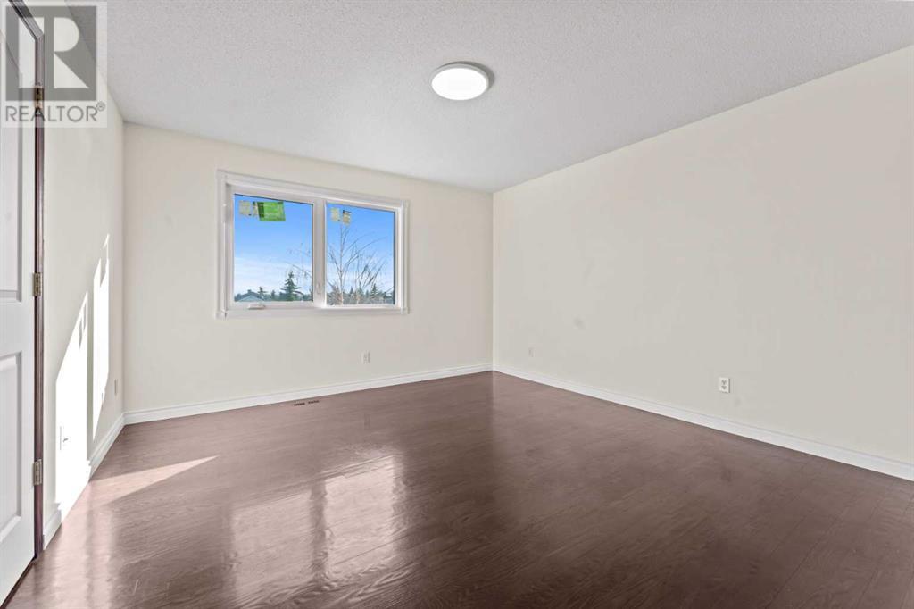Single Family House for Sale in  Hawkmount Close NW Hawkwood Calgary 