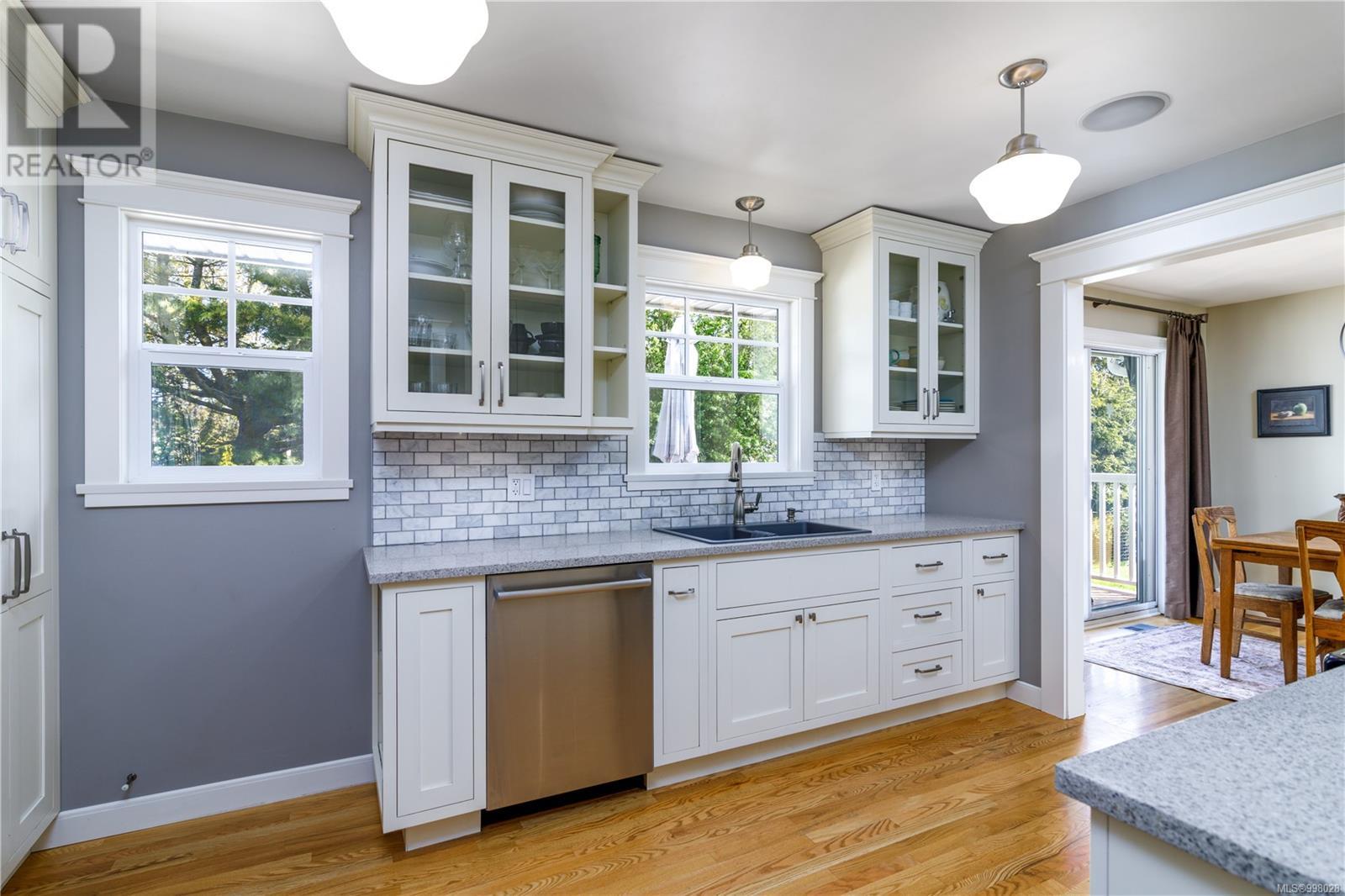 1882 Ventura Way, Saanich