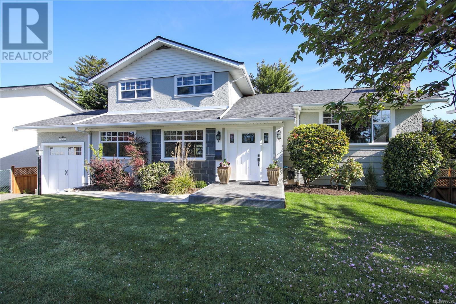 1882 Ventura Way, Saanich