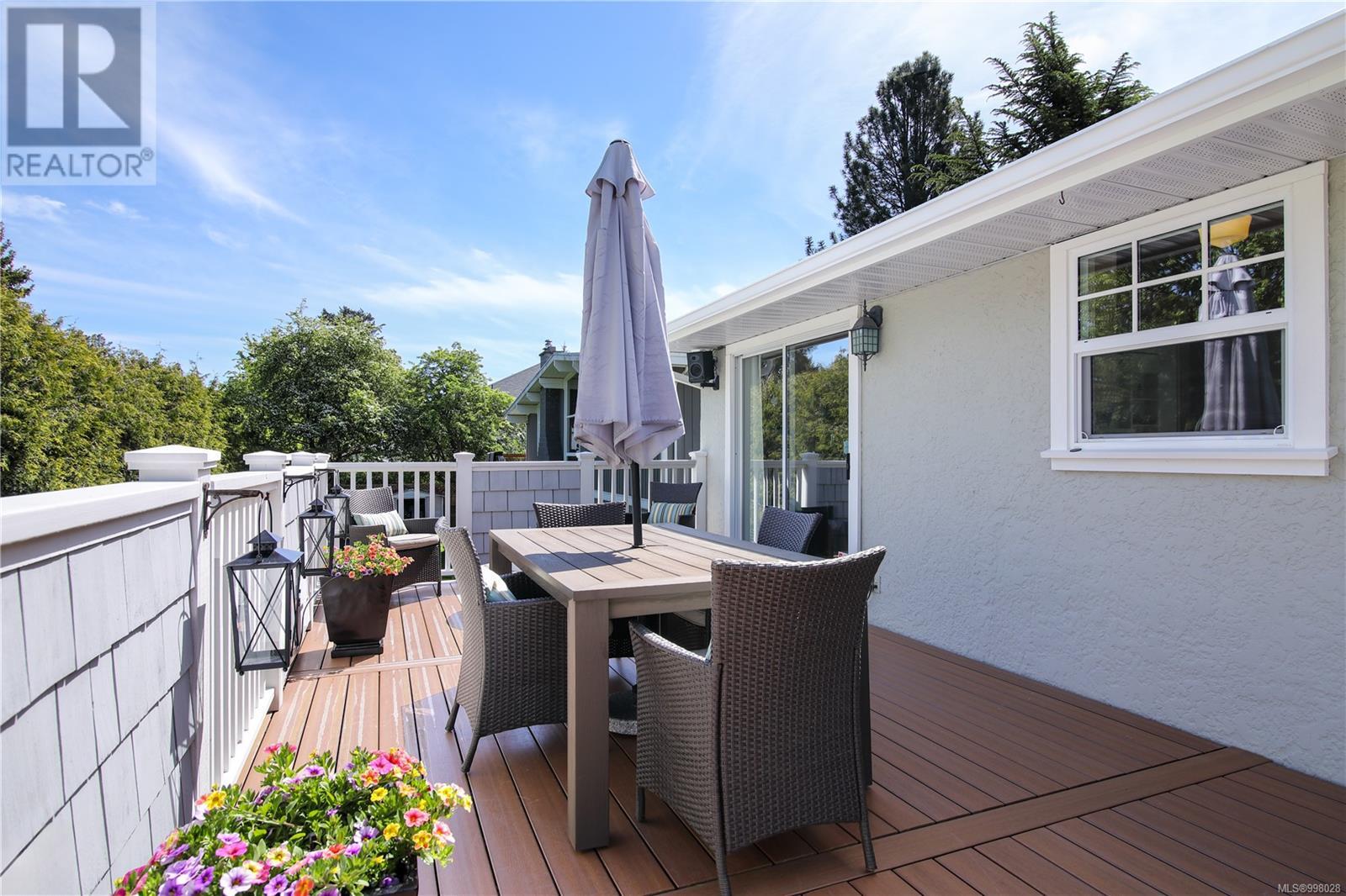 1882 Ventura Way, Saanich