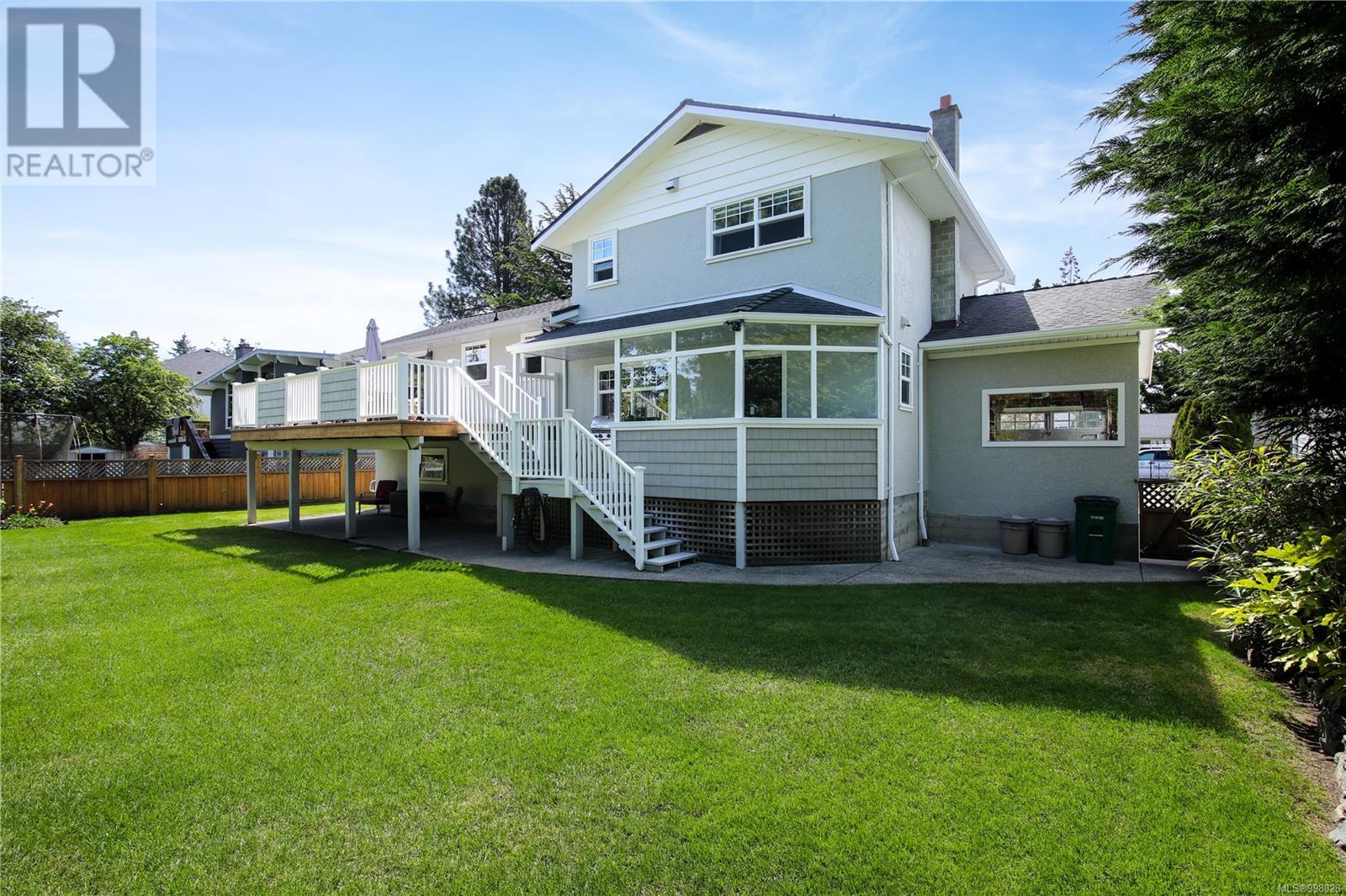 1882 Ventura Way, Saanich