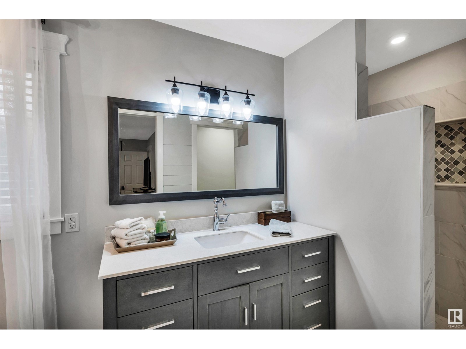 15140 49 AV NW, Edmonton