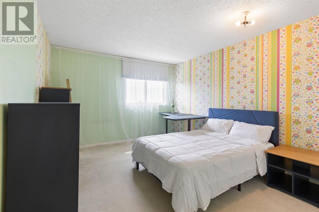 Single Family House for Sale in  Hawkcliff Way NW Hawkwood Calgary 
