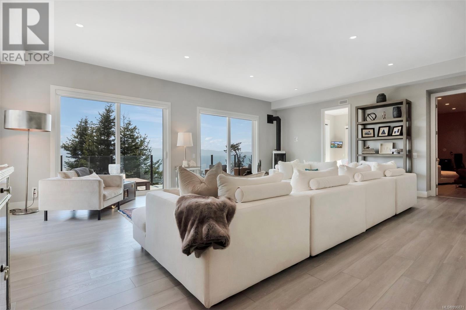 7470 Thornton Hts, Sooke