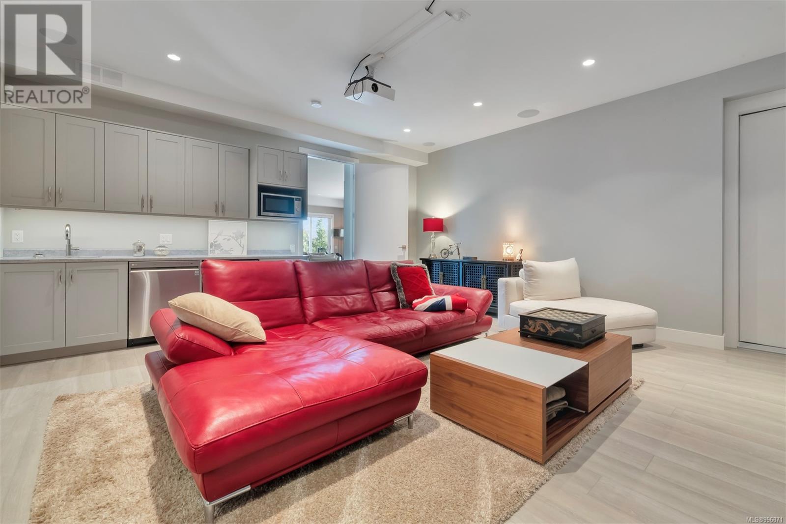 7470 Thornton Hts, Sooke
