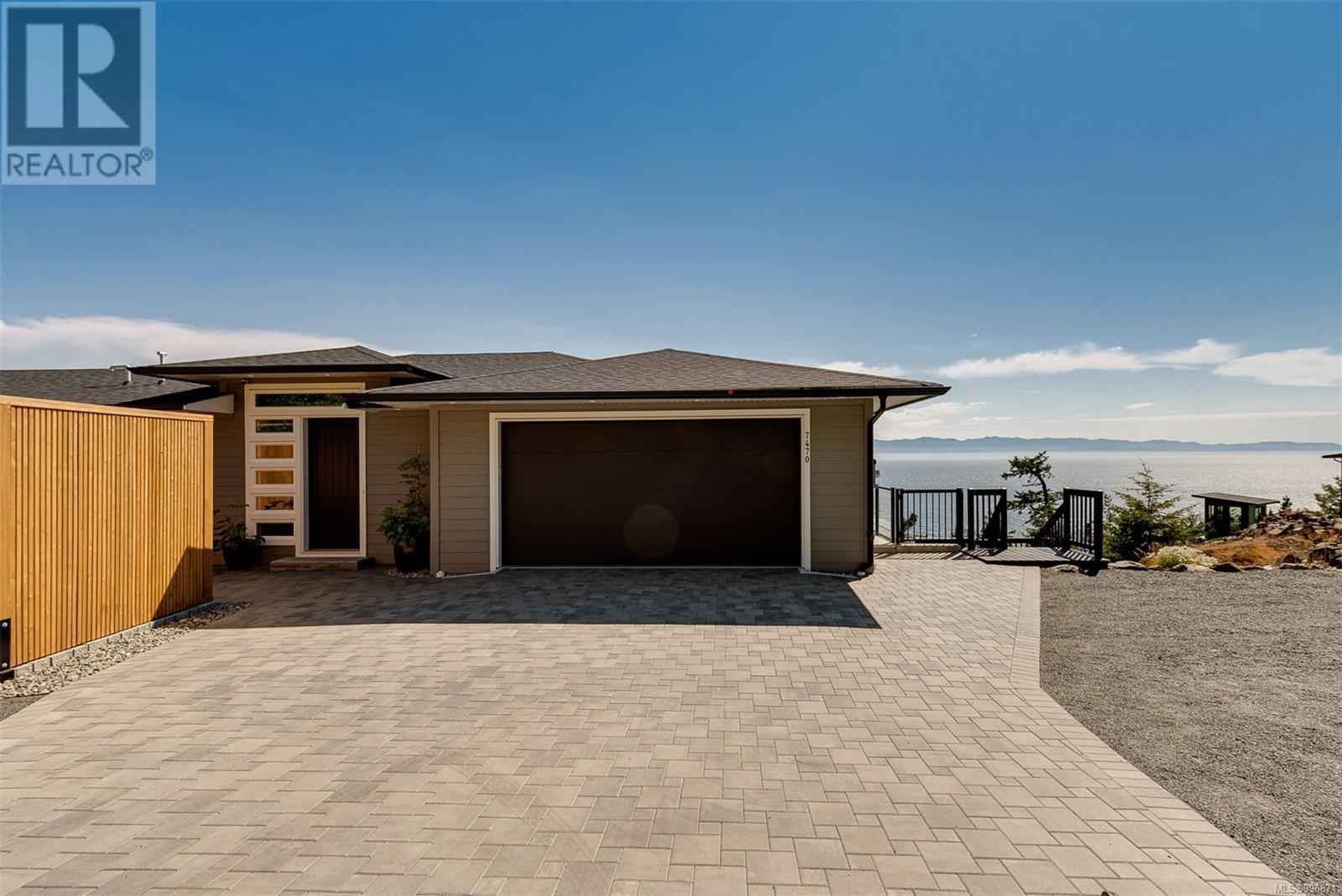 7470 Thornton Hts, Sooke