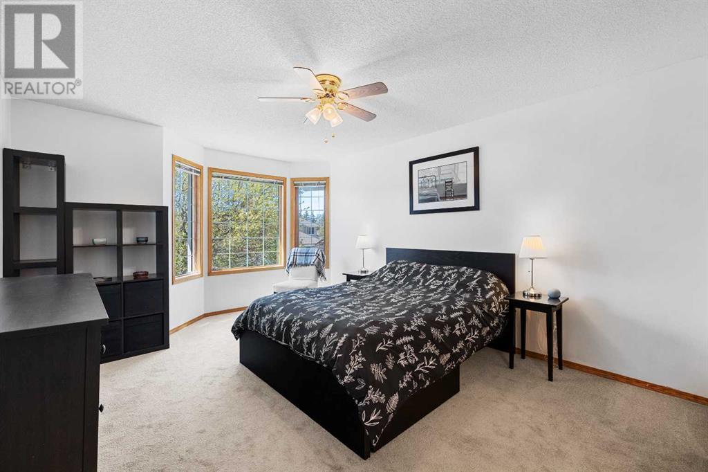 Single Family House for Sale in  Somerset Close SW Somerset Calgary 