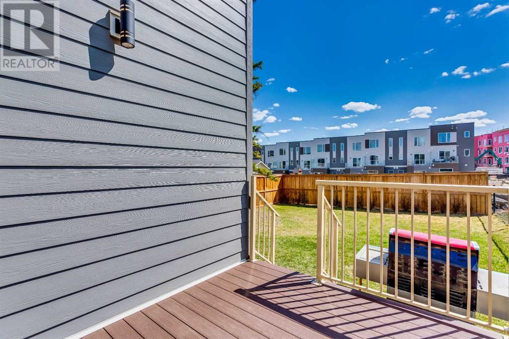Single Family House for Sale in  Shawnee Green SW Shawnee Slopes Calgary 