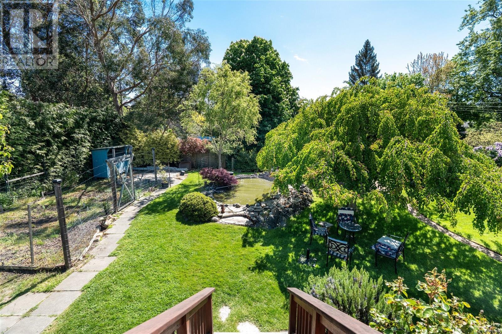  1757 Armstrong Avenue, Oak Bay