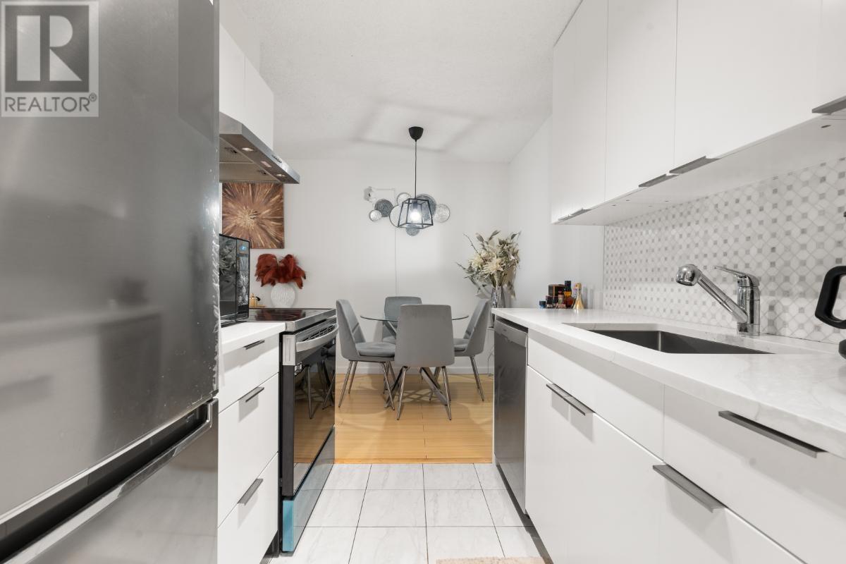 307 2016 FULLERTON AVENUE, North Vancouver