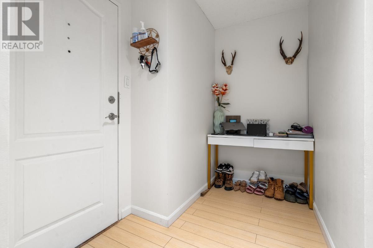 307 2016 FULLERTON AVENUE, North Vancouver
