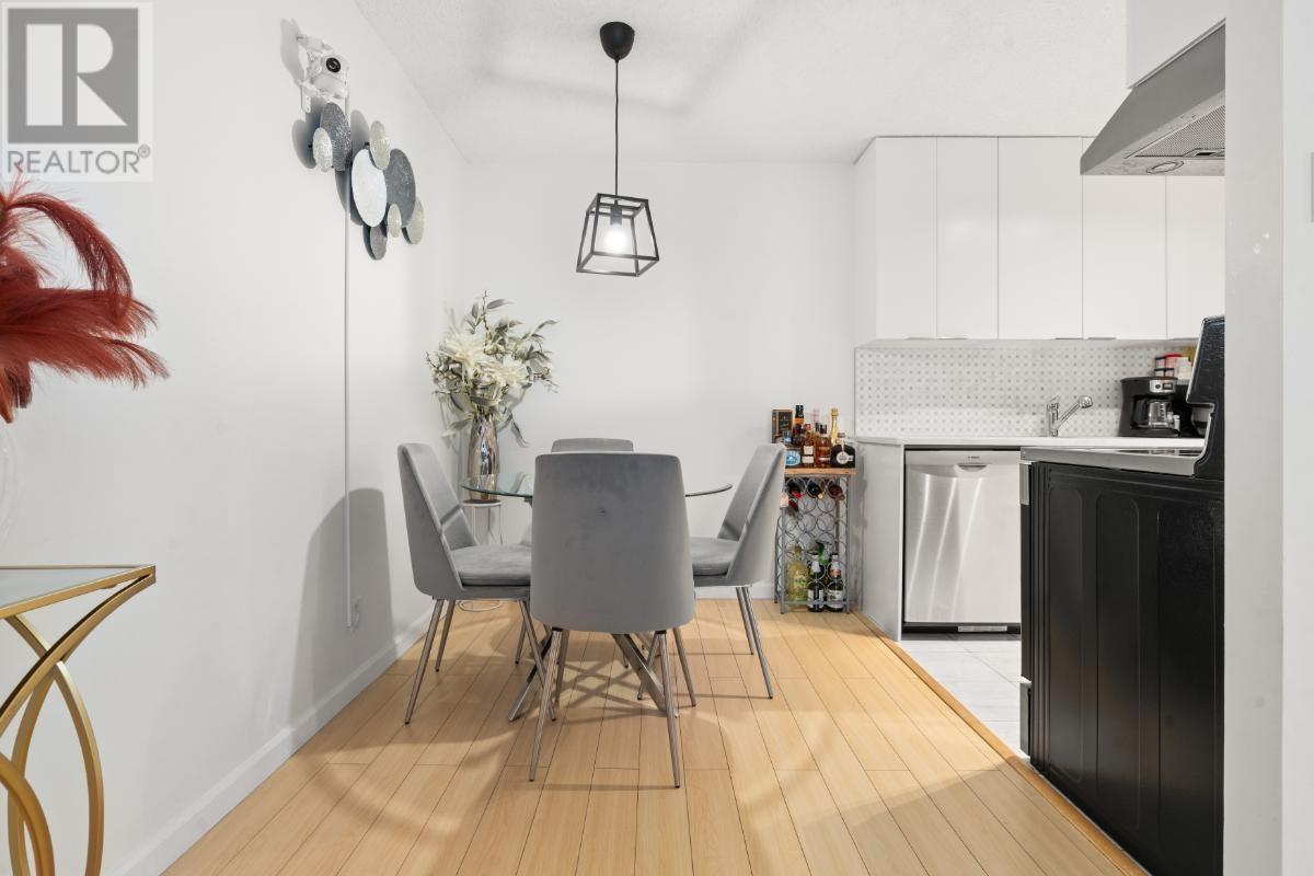 307 2016 FULLERTON AVENUE, North Vancouver