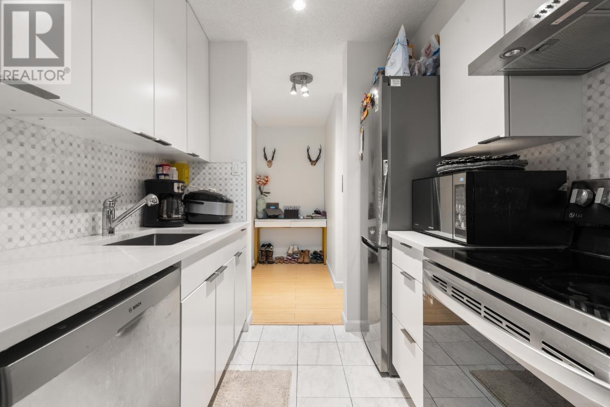 307 2016 FULLERTON AVENUE, North Vancouver