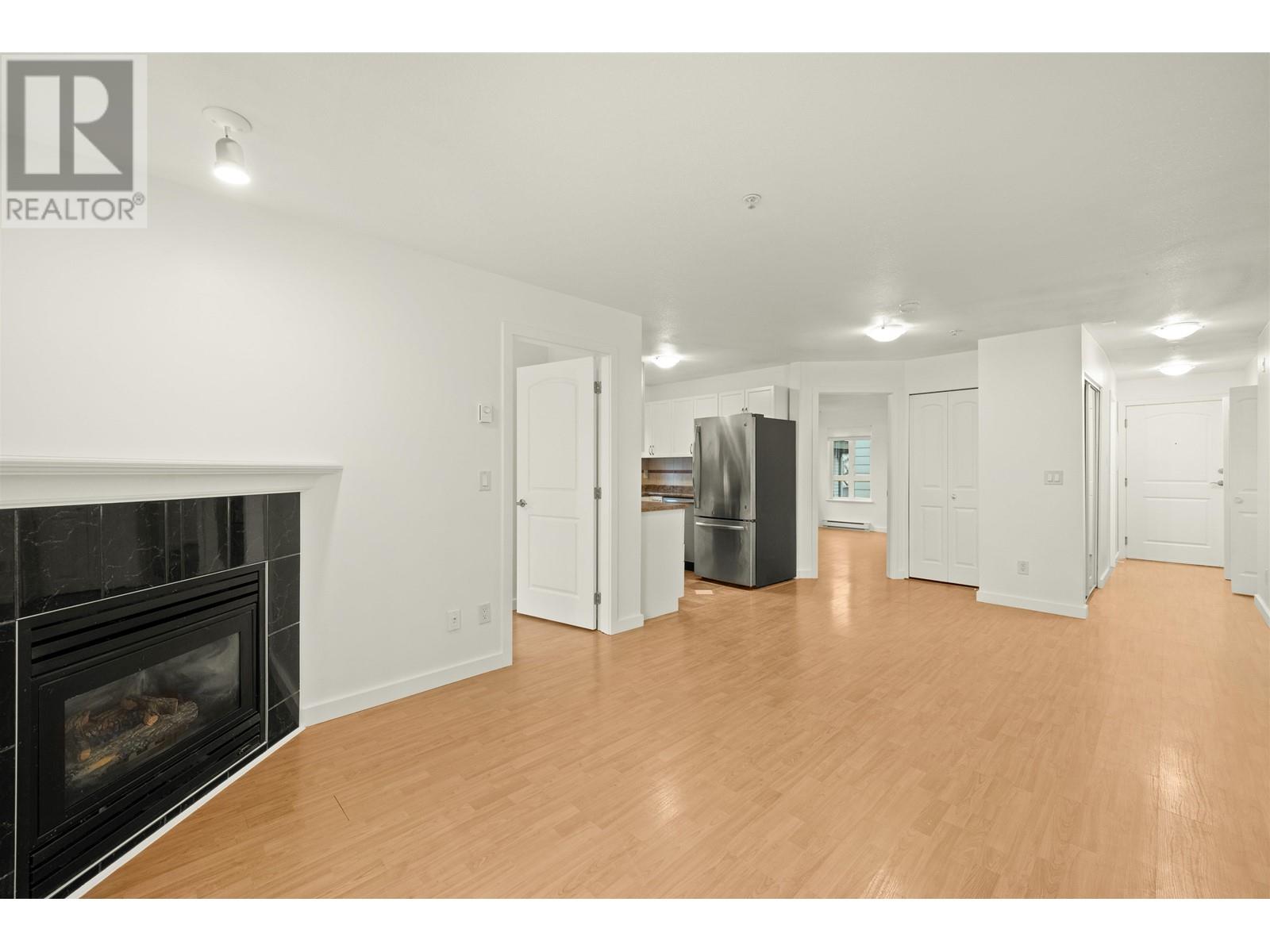 201 1629 GARDEN AVENUE, North Vancouver
