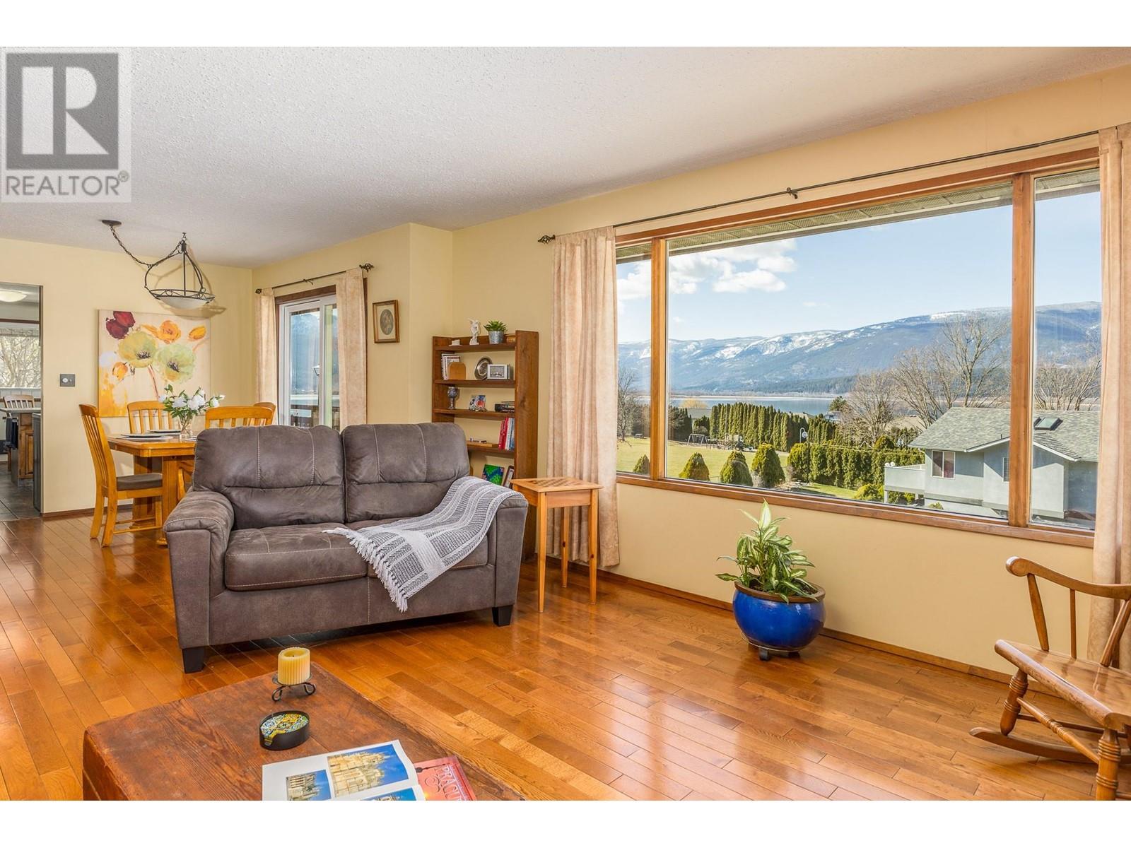  4750 14 Street Northeast, Salmon Arm
