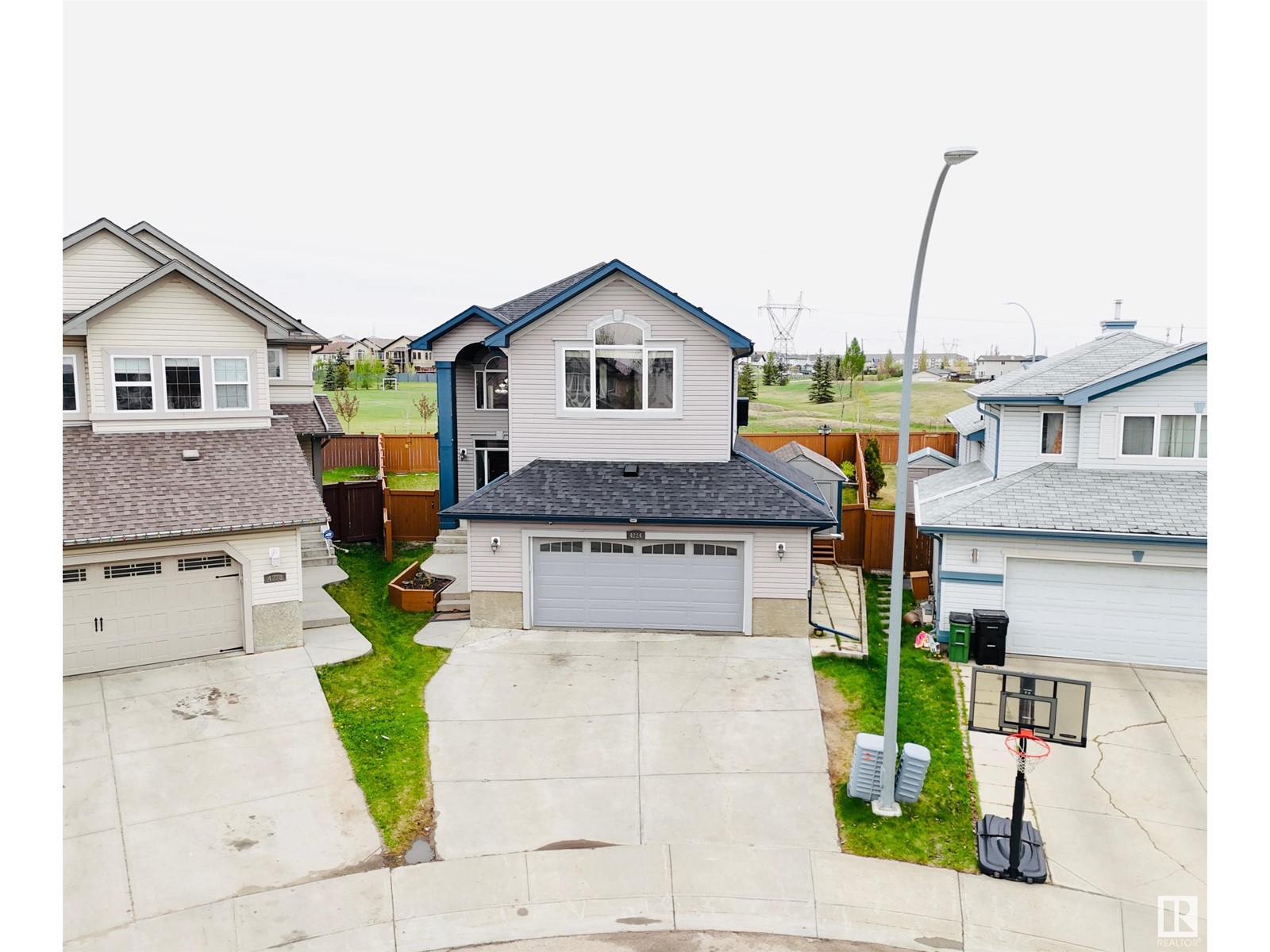4224 157 AV NW NW, Edmonton