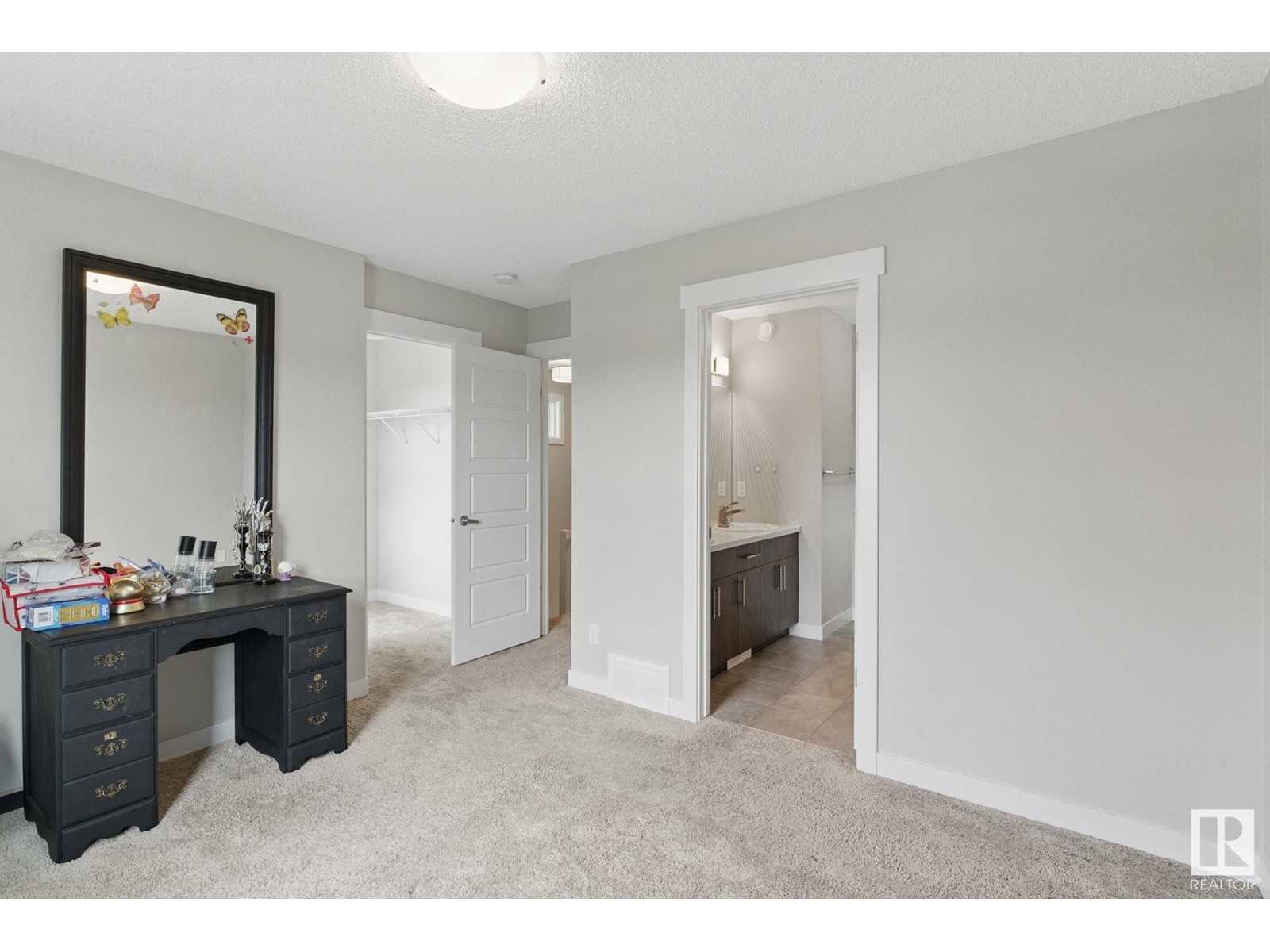 3069 COUGHLAN LN SW, Edmonton