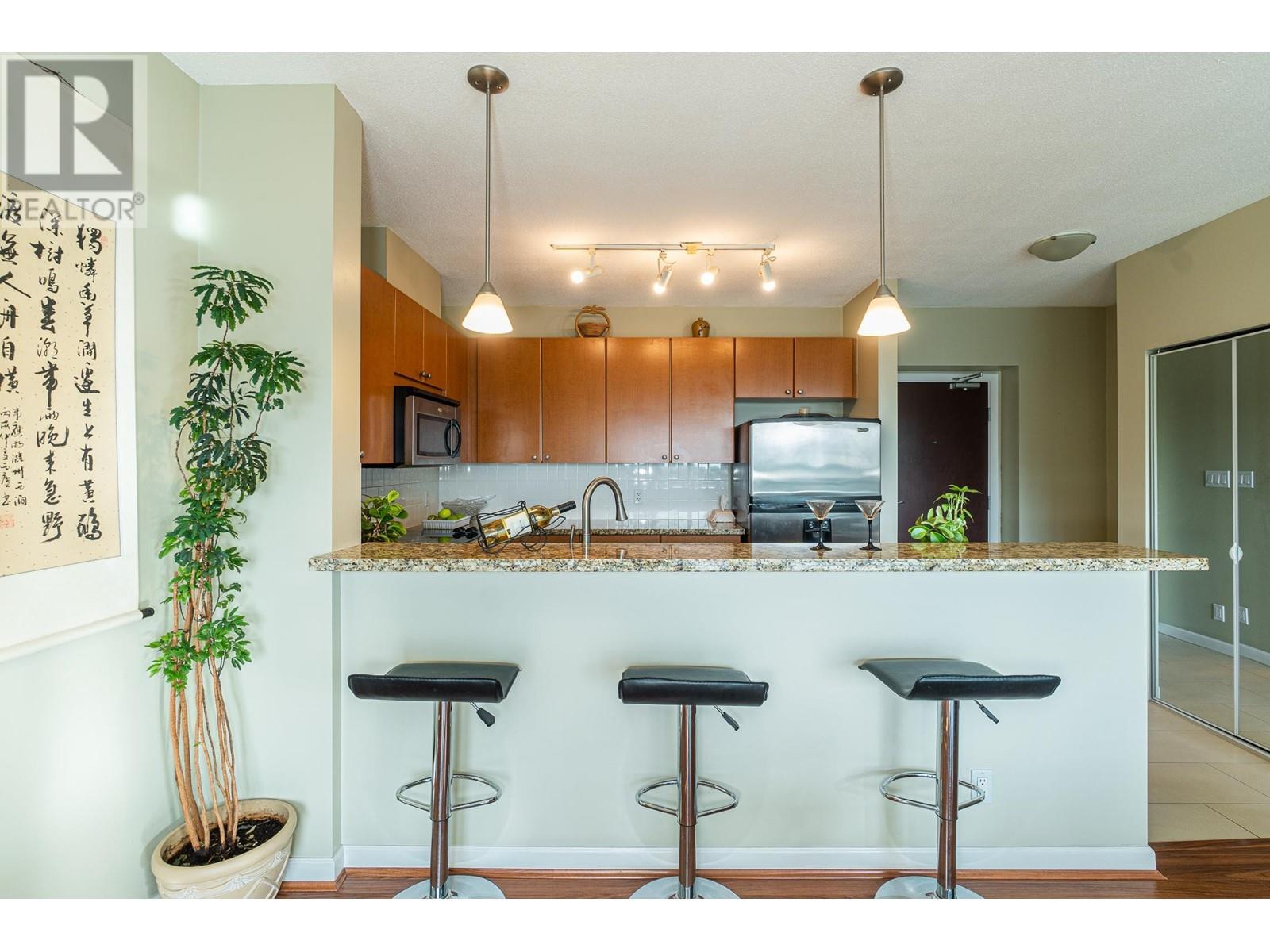 1202 15 E ROYAL AVENUE, New Westminster