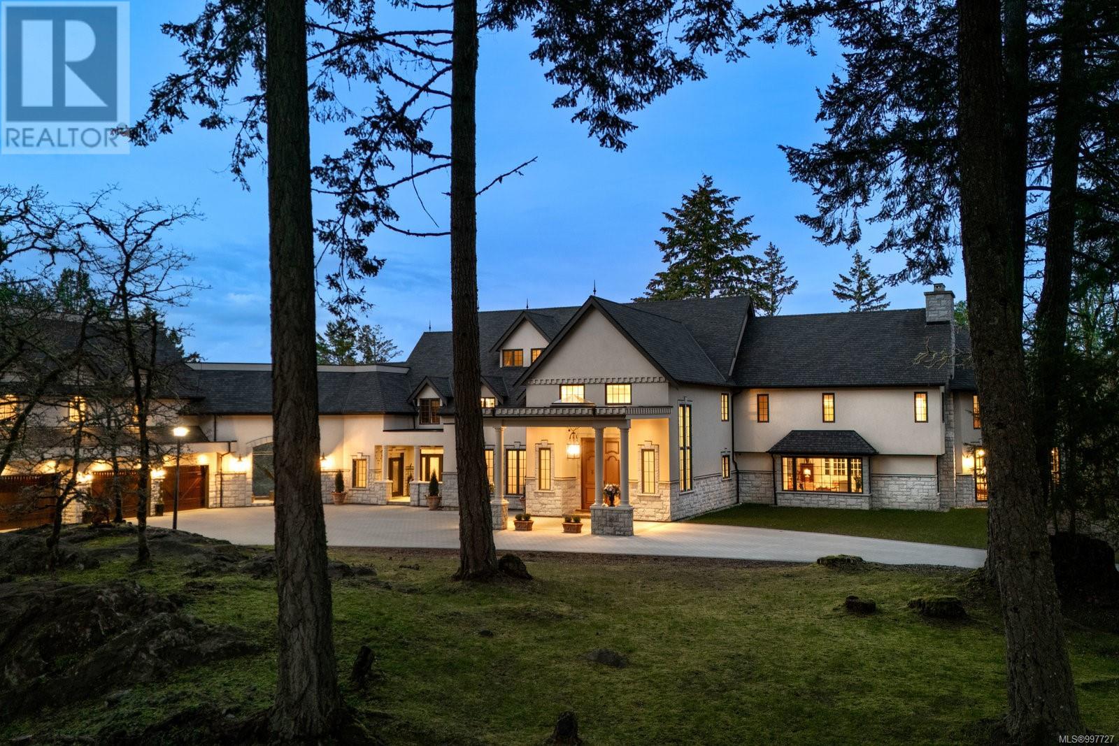 1708 Woodsend Drive, Saanich