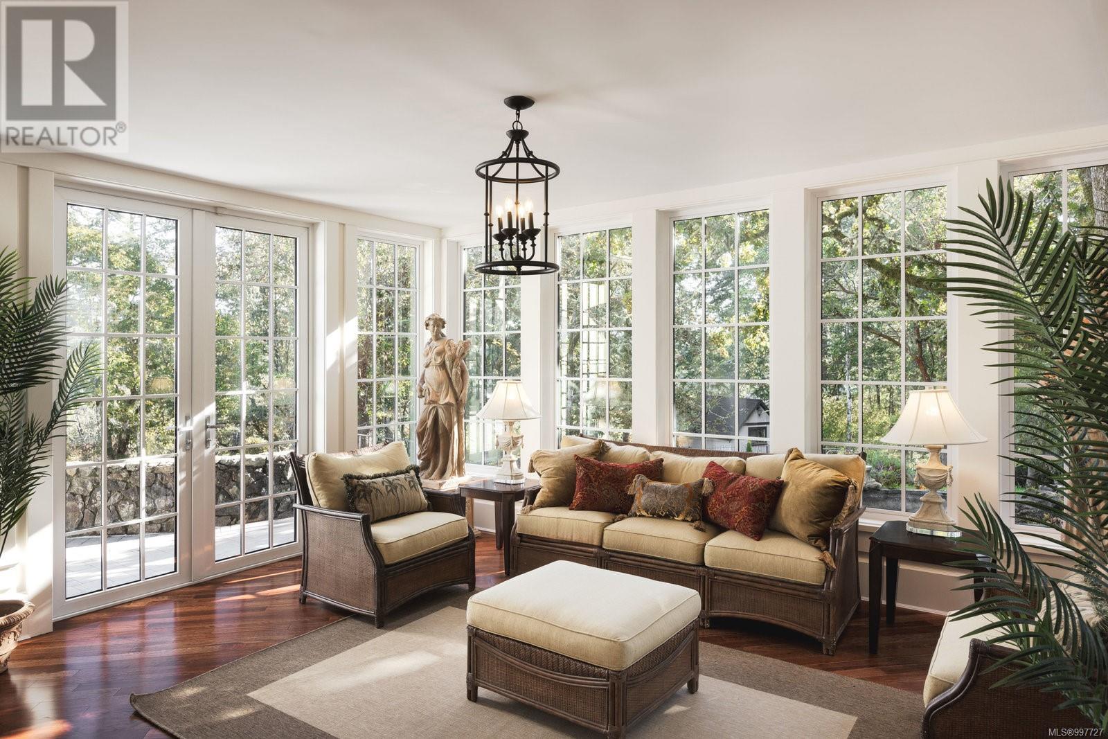  1708 Woodsend Drive, Saanich