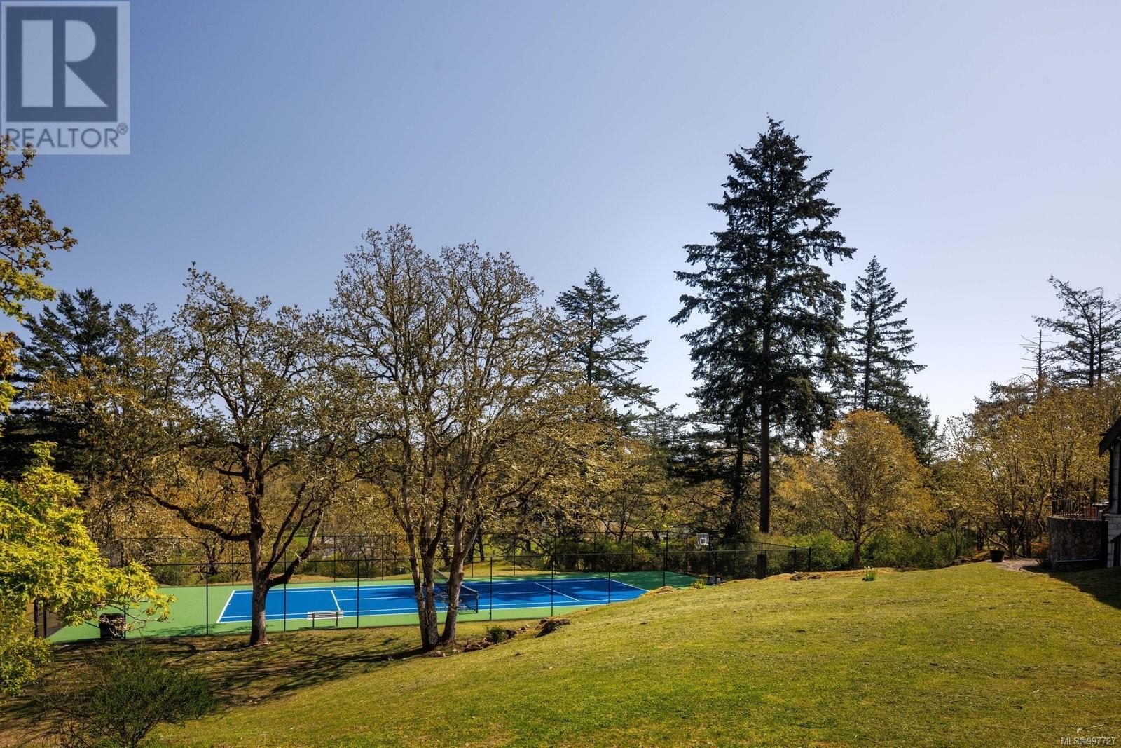  1708 Woodsend Drive, Saanich