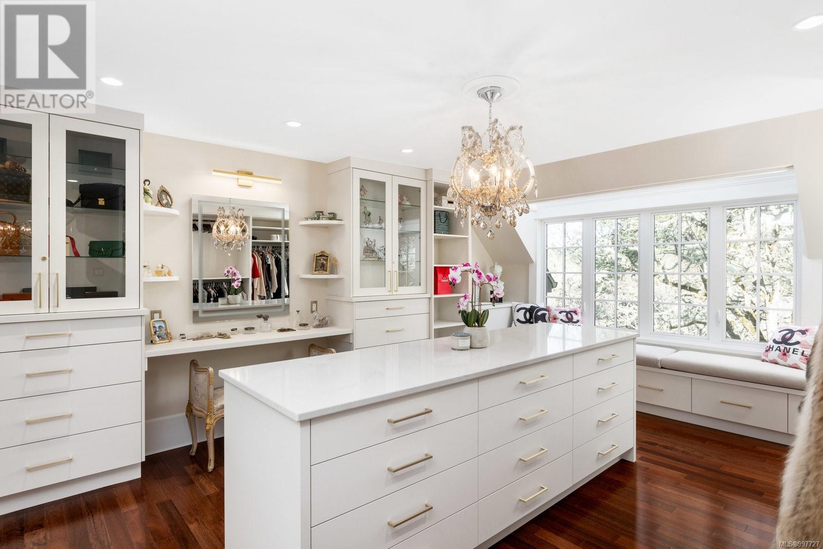  1708 Woodsend Drive, Saanich