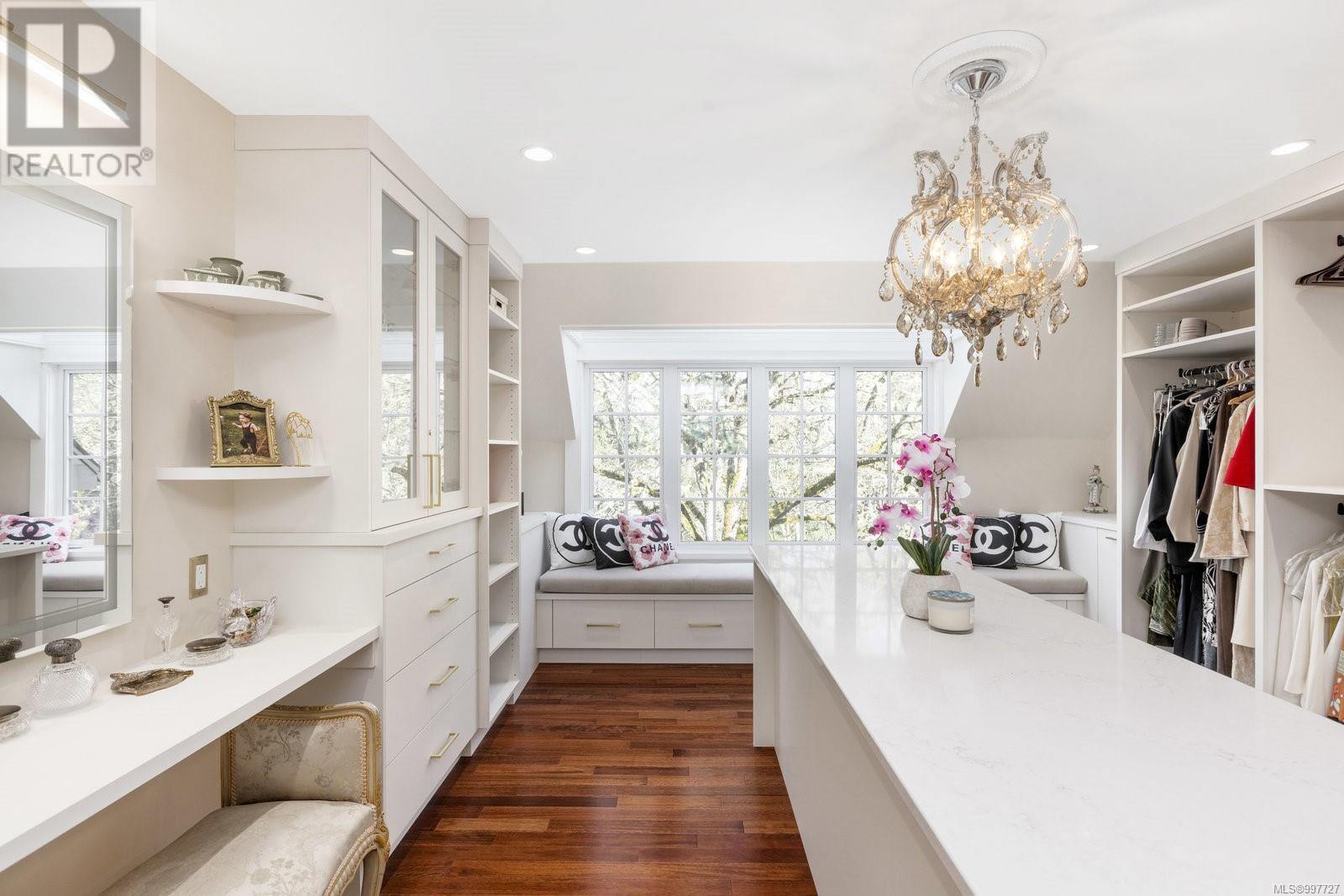  1708 Woodsend Drive, Saanich
