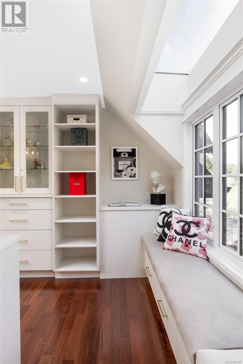  1708 Woodsend Drive, Saanich
