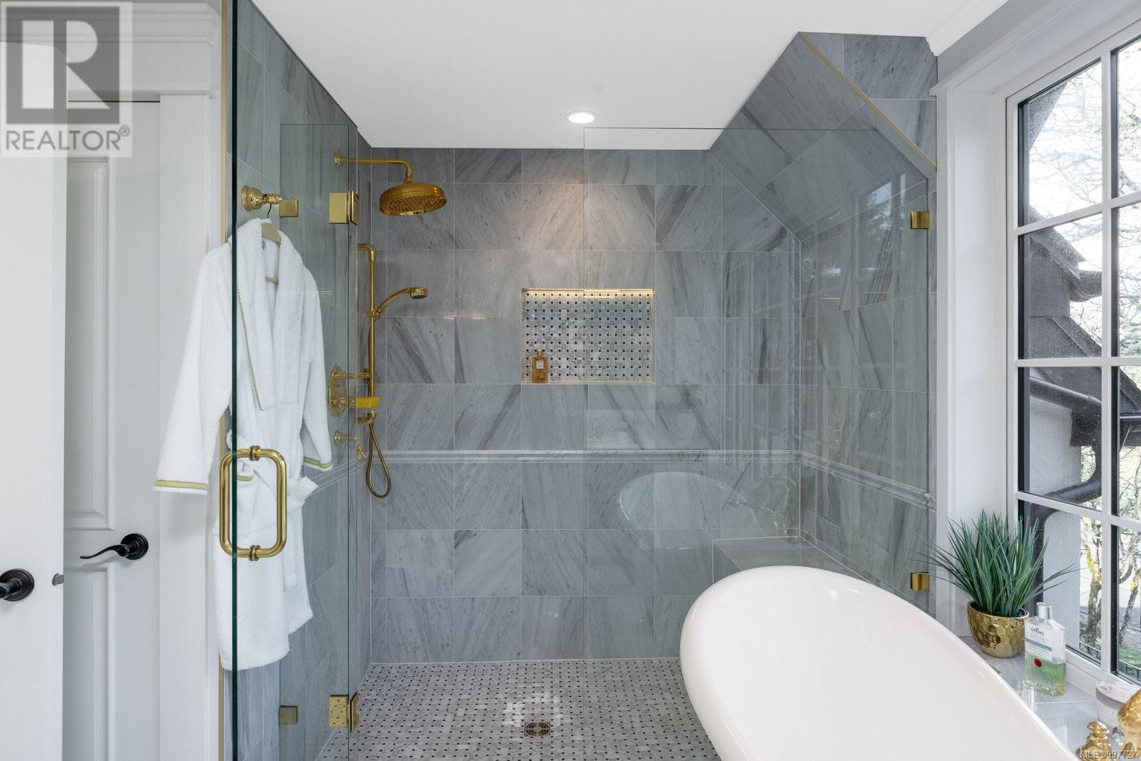  1708 Woodsend Drive, Saanich