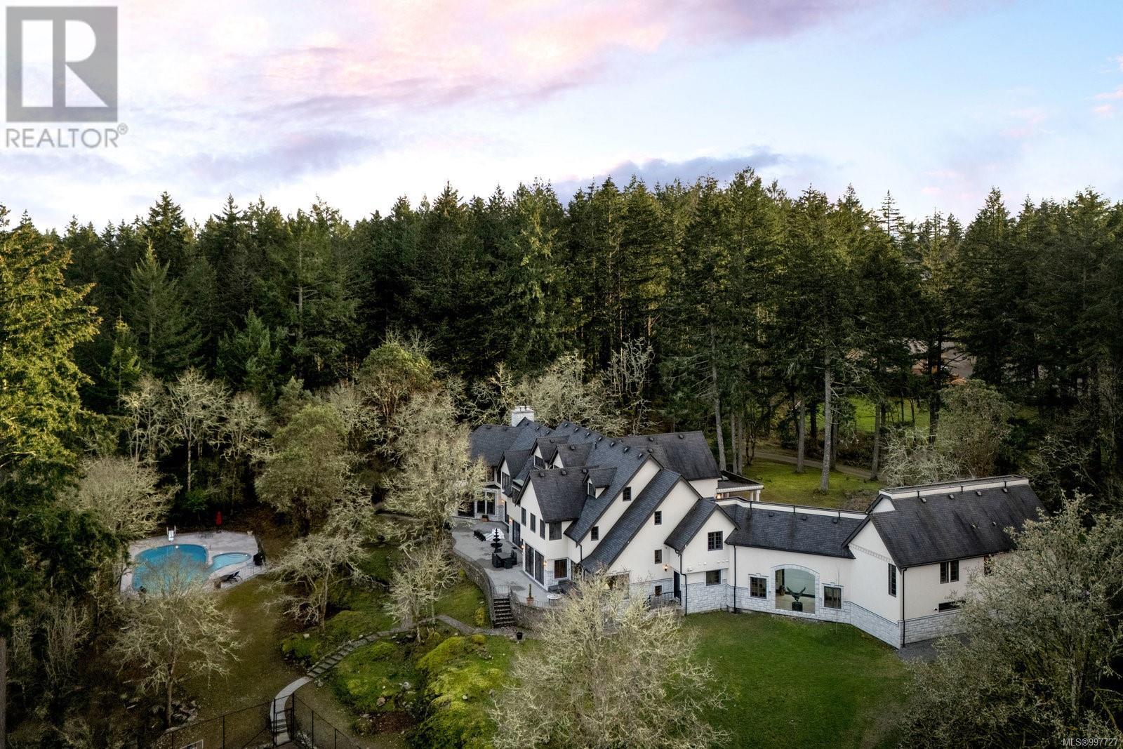  1708 Woodsend Drive, Saanich